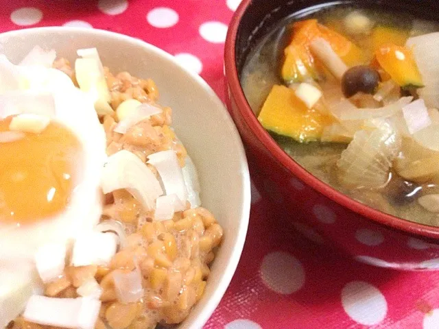 納豆ご飯、南瓜と玉ねぎとしめじの味噌汁|ゆうかさん