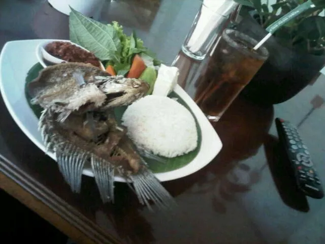 ikan gurame goreng kering ala duta indah|dilla ardasyさん