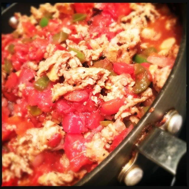 Sausage with bell peppers, onions, and diced tomatoes.|michael rioさん