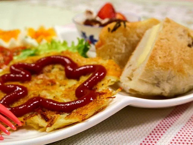 Snapdishの料理写真:朝ごはん   luluyukaさんのポテトのチーズガレット🎶|メイスイさん