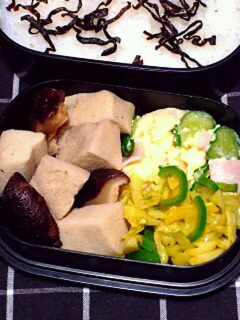 お弁当（塩昆布のせご飯、高野豆腐と干し椎茸の煮物、ポテトサラダ、キャベツとピーマンのカレー炒め）|すーさん