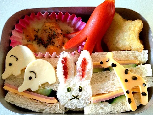 動物サンドイッチ弁当 タコ⁉|yumiさん