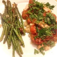 Chicken With Herb-Roasted Tomato Pan Sauce with Quinoa and Asparagus|mahさん