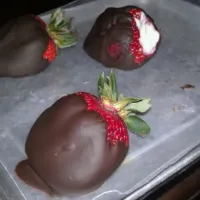 chocolate covered strawberries|Cami Burkeさん