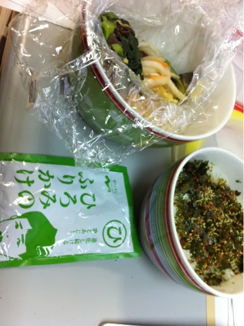 Snapdishの料理写真:ひろみのふりかけご飯、青菜和えとサバ南蛮漬|pukucoさん