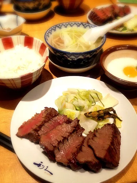 極定食（＾∇＾）最後の一切れが固めだったのが寂しい（ ;  ; ）けど美味しかった（＾∇＾）|しーさん