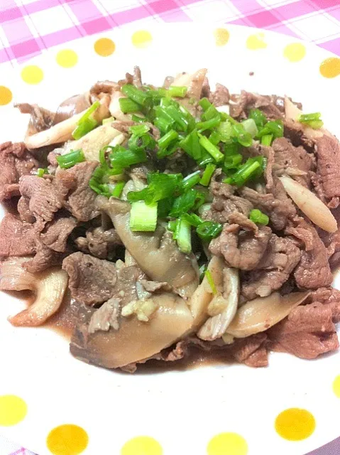 Stir fried beef with oyster mushrooms|shirlynさん