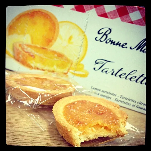 Snapdishの料理写真:Bonne Maman's Lemon Tart|tzean chenさん