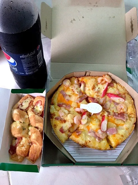 พิซซ่าซีฟู้ดคอกเทลขอบชีสซี่แมกซ์🍕เบคอน&ชีสทวิสต์ เป๊ปซี่|🍴ɴᎯᎯɴεϓ🍷さん