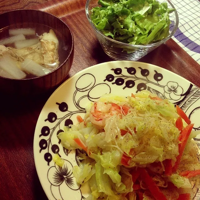 2/21晩御飯  海老入り焼きビーフン  鯛アラと大根のスープ  野菜の塩麹和え  ＊珍しく魚介系でまとめてみました＊|yukiyamasakiさん