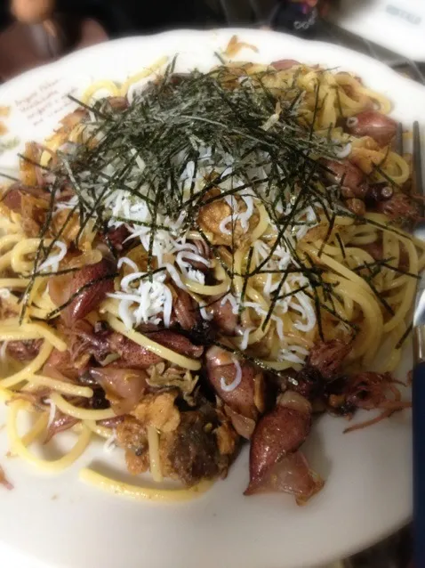 Snapdishの料理写真:ホタルイカと、サバ味噌煮のスパゲティ|トモさん