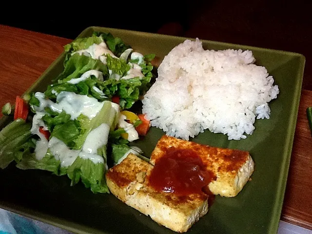 Baked texmex tofu with salad and rice|Kirsten Adachiさん