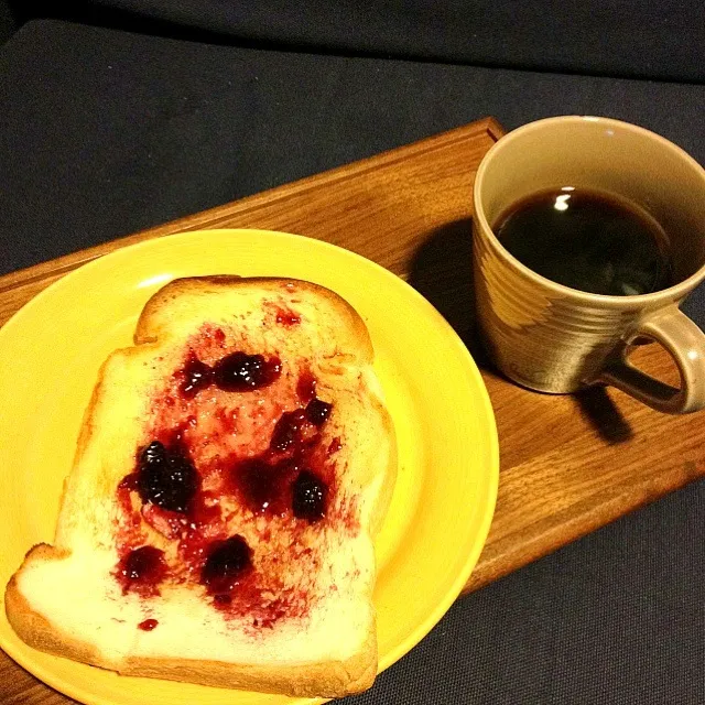 ドラマ見てたら美味しそうで…遅くにジャムトースト食べたくなりました♫|Shoko Shikuさん