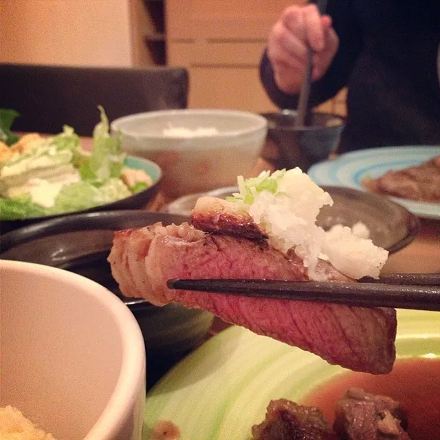 Medium rare steak with Japanese ponzu sauce|Takayoshi Fujiiさん