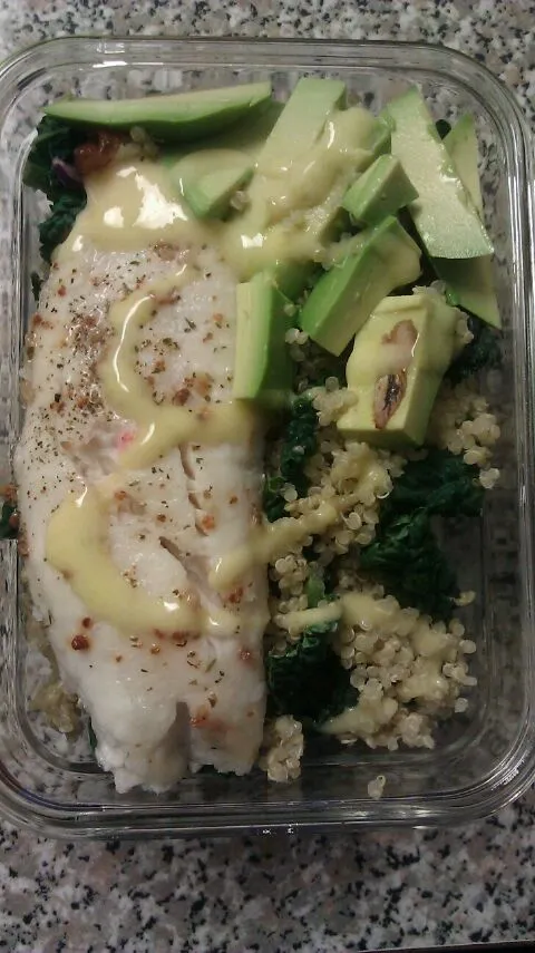 Snapdishの料理写真:qunioa kale avocado salad with baked tilapia and leftover sauce from veggie grill last week LOL|staphanyさん