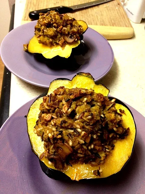 Vegan Cornbread stuffed Acorn Squash|Wendy Klotzさん