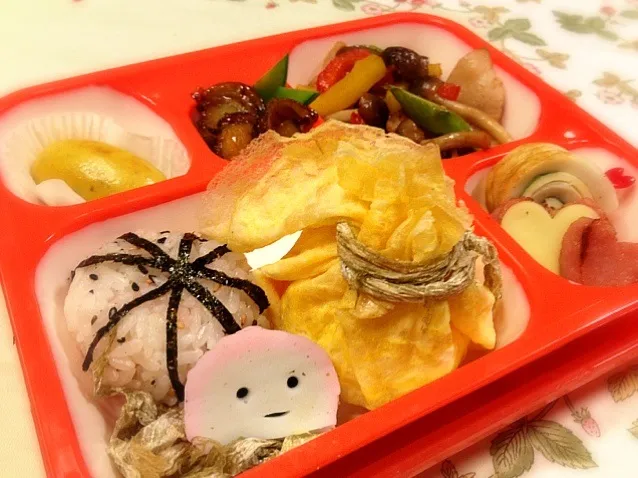 茶巾おにぎり弁当  かまこさん入り🎶|メイスイさん