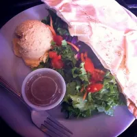 Hummus with pita, greens, and homemade herb and oil dressing.|michalさん