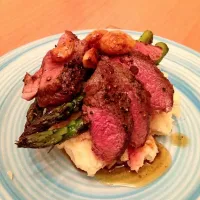 Snapdishの料理写真:Medium rare Venison Steak with Asparagus & Horseradish Mash|Takayoshi Fujiiさん