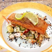 Teryaki salmon over mixed greens|darrenさん