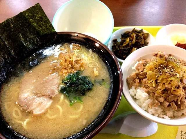 塩とんこつラーメン、チャーシュー丼|たびもかさん