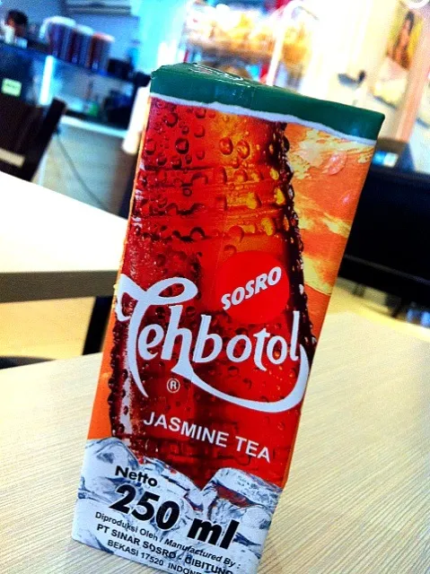 Snapdishの料理写真:Popular Indonesian Jasmine-flavoured tea|tiffany chendrainyさん