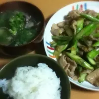 Snapdishの料理写真:豚肉とアスパラの塩しょうが炒めとご飯とあさりの吸い物|喜多恒久さん