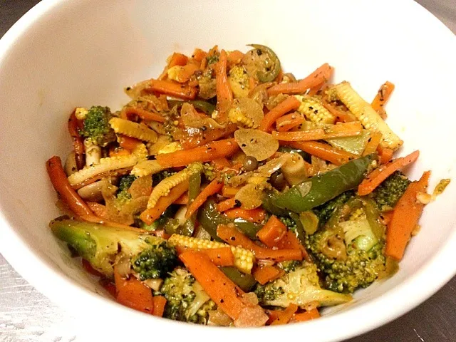 Vegetables sauté in garlic sauce|natasharavindranさん