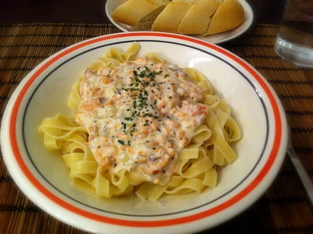 Snapdishの料理写真:相方作 : salmon cream pasta|keiko mashimaさん