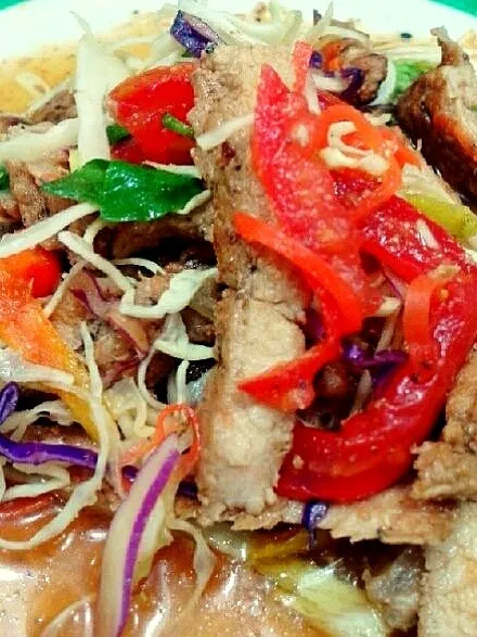 ยำสเต็กหมูพริกไทยดำ Pork Steak Spicy Salad THAI Style|Toa Nakaratさん