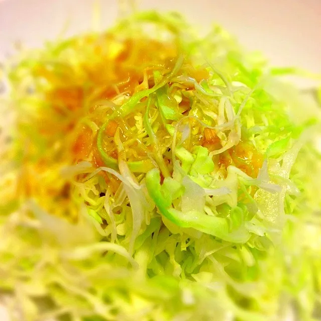 Shredded Cabbage Salad with Wafu dressing|vonlohさん