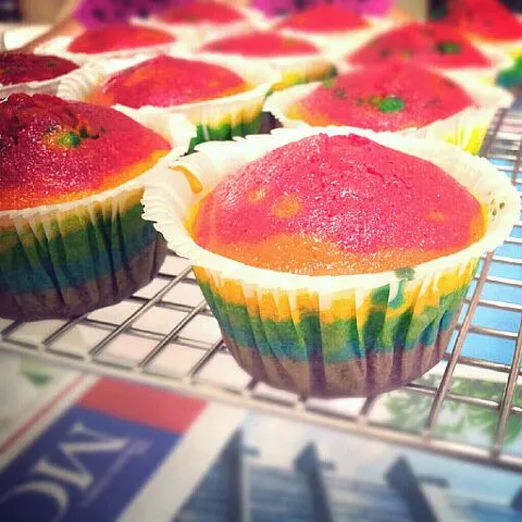 rainbow cupcakes|genさん