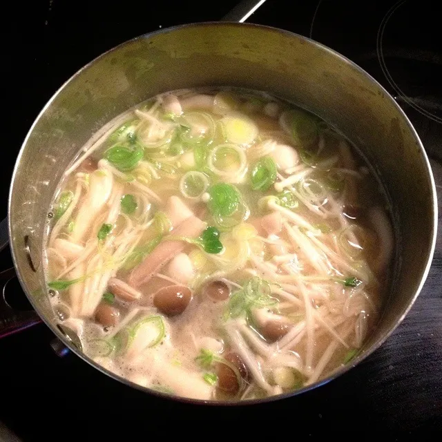 Miso soup w/3kinds of mushroom|sodsai sumさん