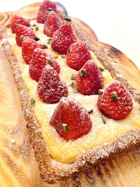 it's the right season to make strawberry custard pie at home!!!!! I love strawberry!!!!|zone houさん