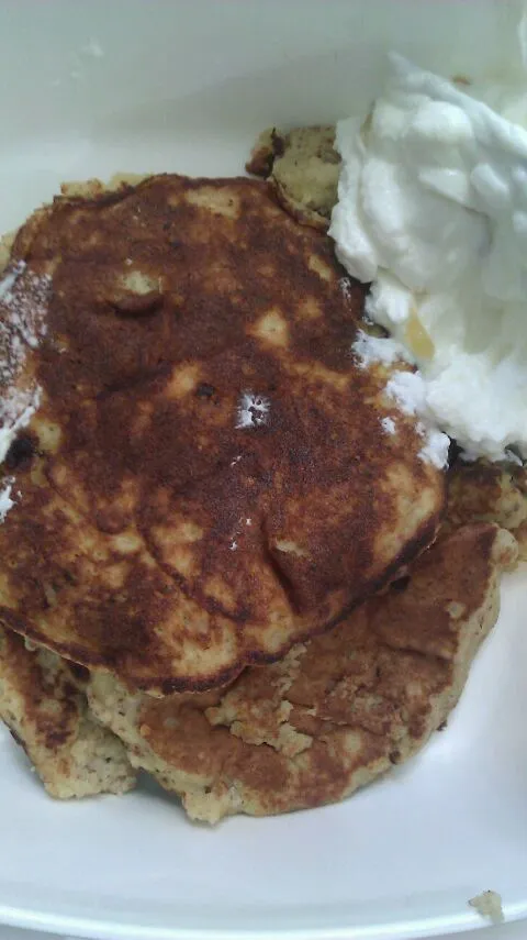 two mini almond meal pancake with a spoonful of plain greek yogurt :)|staphanyさん