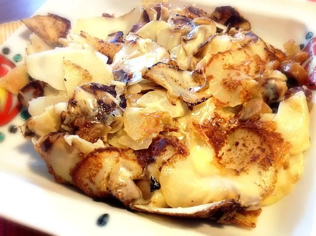 Sliced potatoes & sausages smothered in mozzarella|Junya Tanakaさん