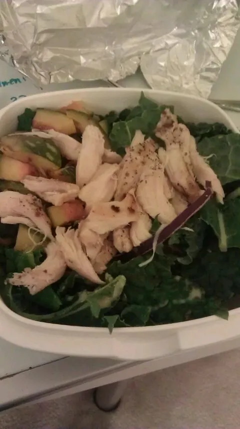 chicken kale salad with some squash!|staphanyさん