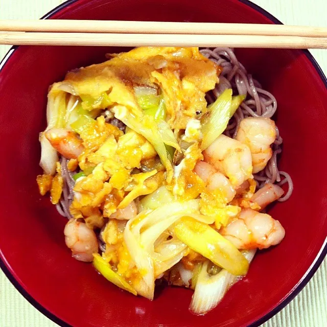 Soba with shrimp, Japanese leek and  mixed egg|manaworldさん