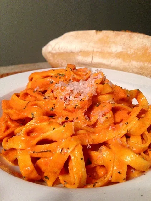 Snapdishの料理写真:Tagliatelle alla Vodka|Jill Churcoさん