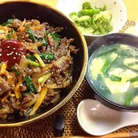 Snapdishの料理写真:ブルコギ丼っ  ランチ|かなさん