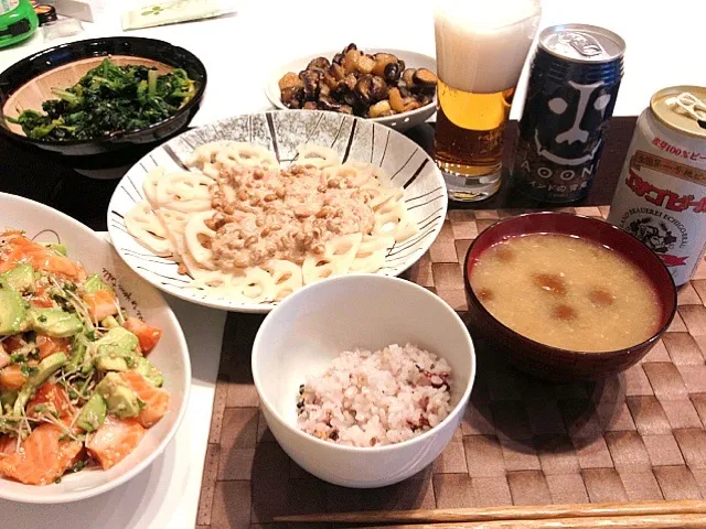 Snapdishの料理写真:今夜はアボカドサーモン、レンコンと納豆のツナサラダ、ナスのナムル、ほうれん草の胡麻和え、ナメコの味噌汁、雑穀ご飯、、、、合わせたのはインドの青鬼、エチゴビールビアブロンド|gintanさん