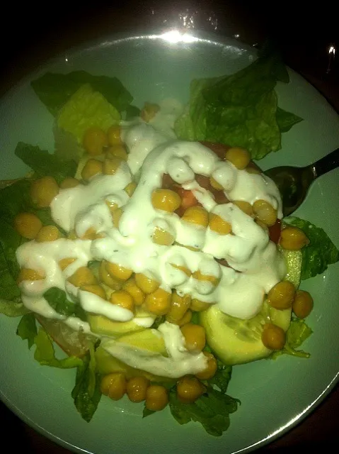 Salad with garbanzo beans,tomato,cucumber,blue cheese dressing😋😋|hannahさん