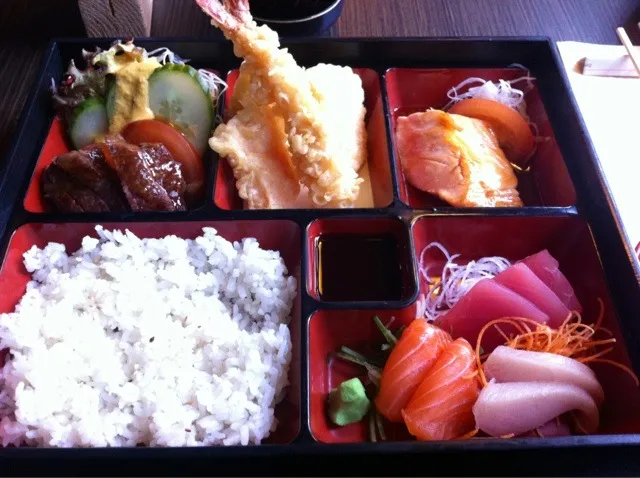 Snapdishの料理写真:Bento box|Diepak Kisoensinghさん