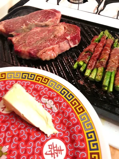 Ribeye steaks, prosciutto wrapped asparagus, triple cream cheese|andrew franciscoさん