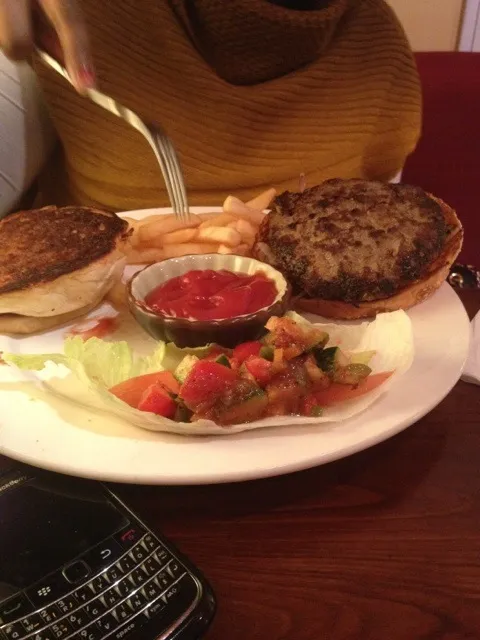 Beef burger|Natasha Mwansaさん