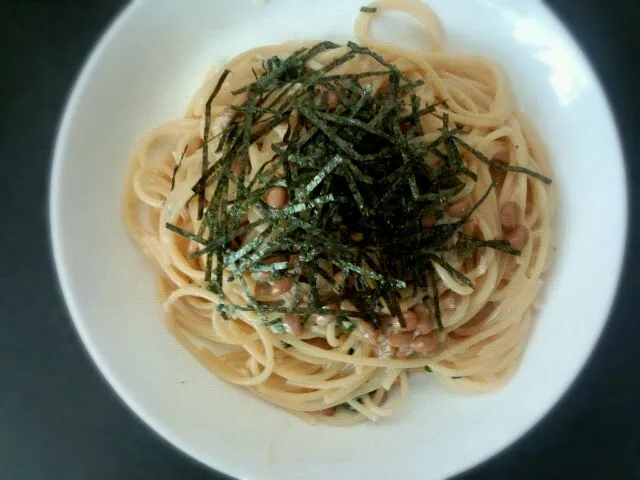 海苔多すぎ納豆山芋オクラのねばねばパスタ|あいこどんさん