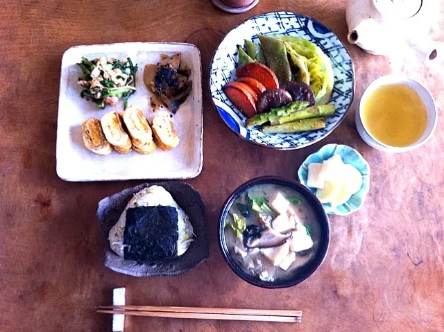 野菜たくさんの朝飯|つるたさん