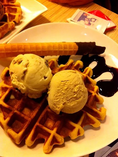 ice cream waffle|Li Juanさん