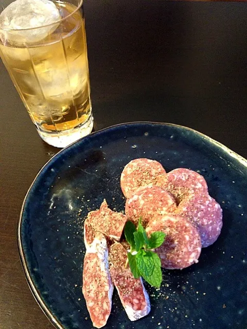 サラミで軽く昼酒w|ユーリーさん