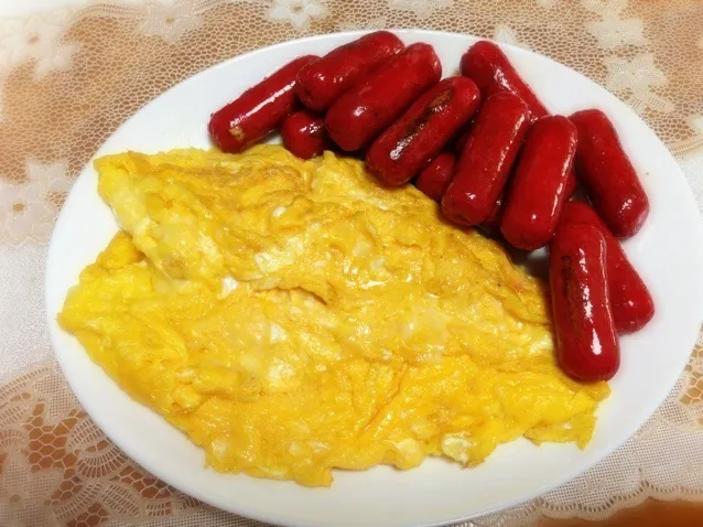 Cheese omelette and mini tender juicy hotdog|Twinkleさん